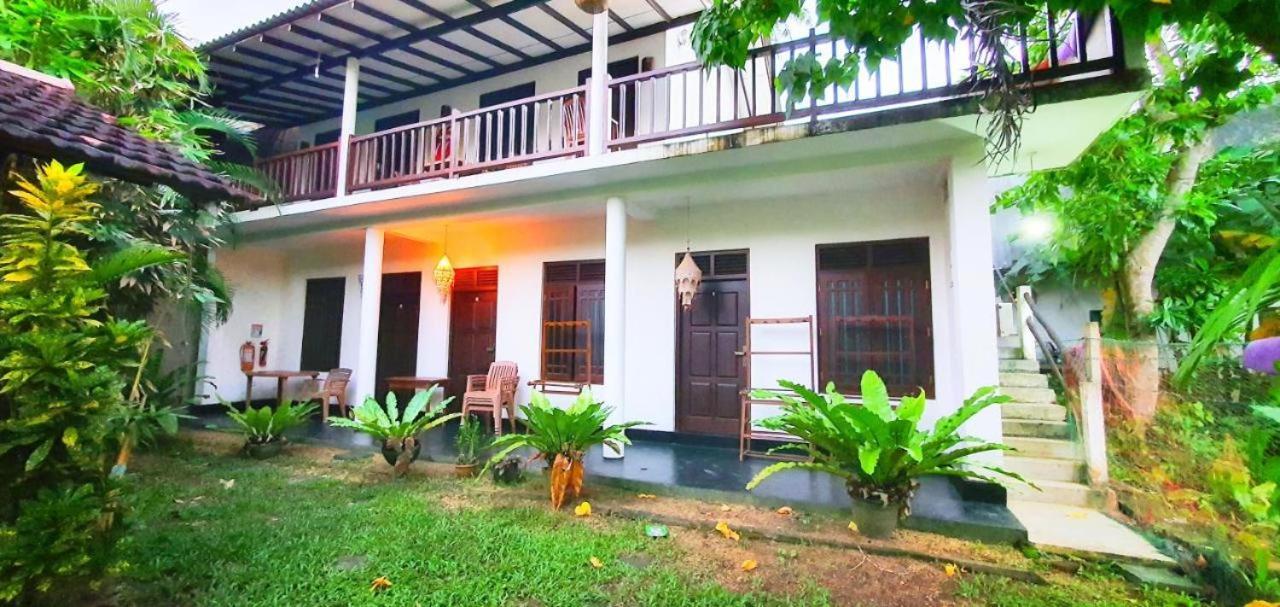 Sundance Surf Coconut Point Hotell Weligama Eksteriør bilde