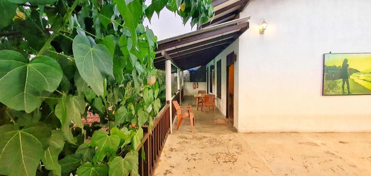 Sundance Surf Coconut Point Hotell Weligama Eksteriør bilde